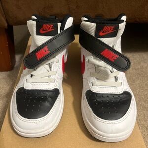 Nike Court Borough Mid 2- 13C